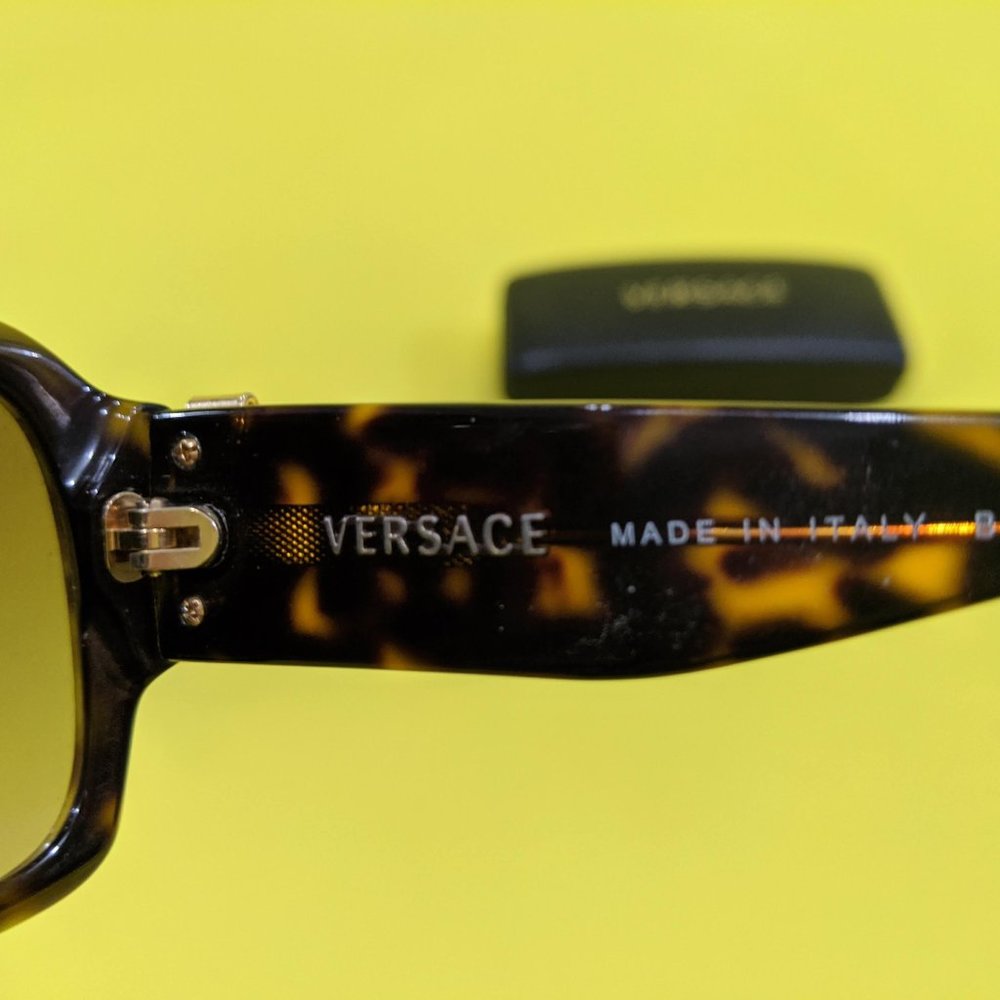 VERSACE Sunglasses in Fabulous Condition - Picture 6 of 6